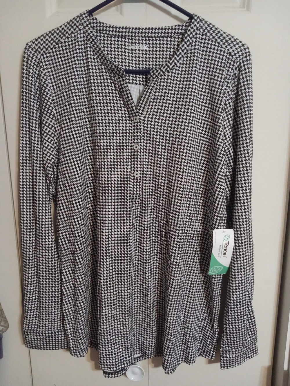 Lands' End Black and White Houndstooth V-Neck Henley Top